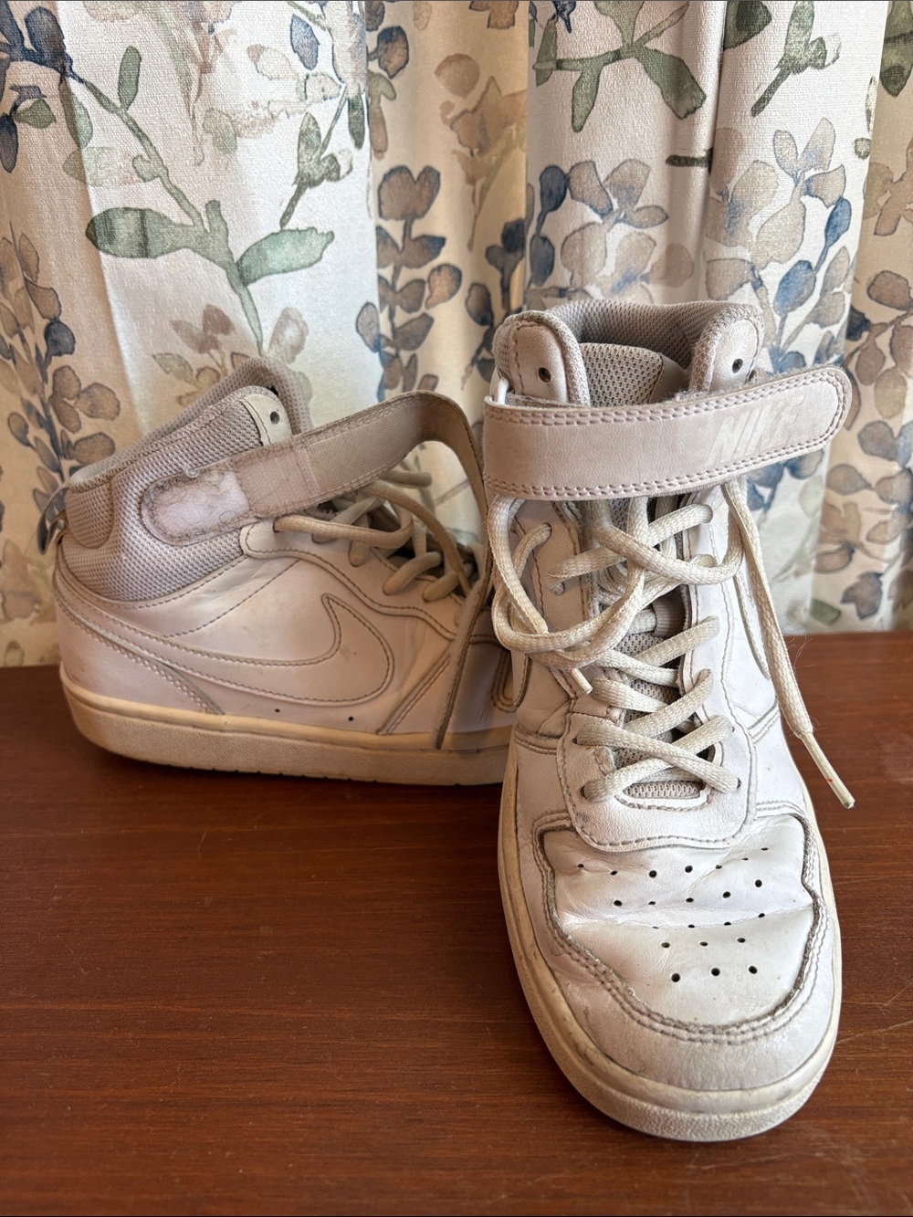Nike Youth white High-Top Sneakers with Velcro Strap